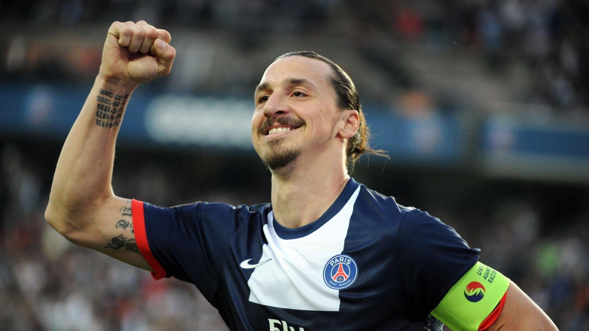 促进足球全民参与，举办“全民足球日”大型活动，全民足球游戏